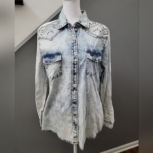 Reba Desert Road Embellished Denim Shirt Acid Wash Button Snap Western Ranch LG
